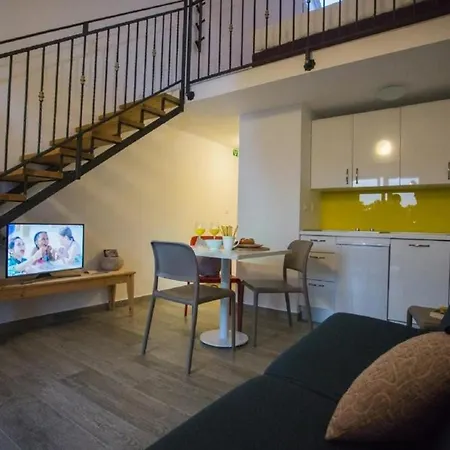 Luka's - ''no.9'' Gallery One-bedroom With Balcony... Апартаменты