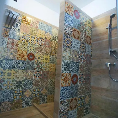 Luka's - ''no.9'' Gallery One-bedroom With Balcony... * تْسافتات