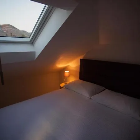شقة Luka's - ''no.9'' Gallery One-bedroom With Balcony...