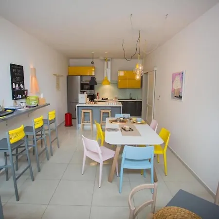 Luka's - ''no.9'' Gallery One-bedroom With Balcony... شقة تْسافتات