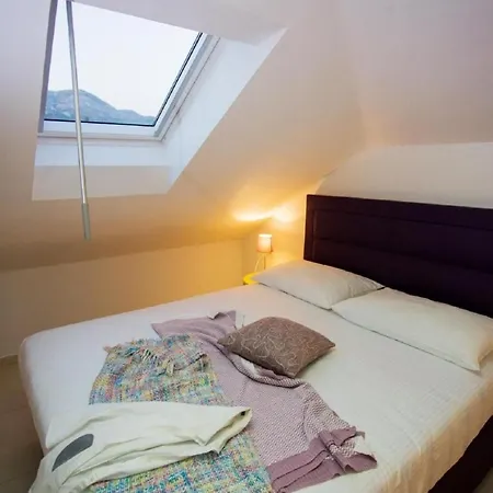 Luka's - ''no.9'' Gallery One-bedroom With Balcony... *