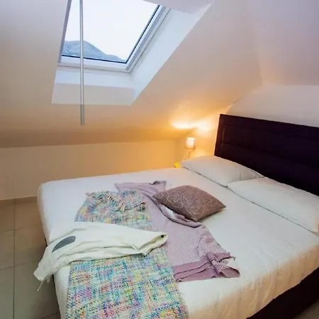شقة Luka's - ''no.9'' Gallery One-bedroom With Balcony... *